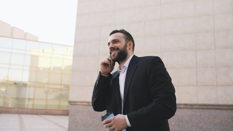 18 Signs You’re Dealing With a Narcissist at Work (And How to Deal With Them Like a Pro)