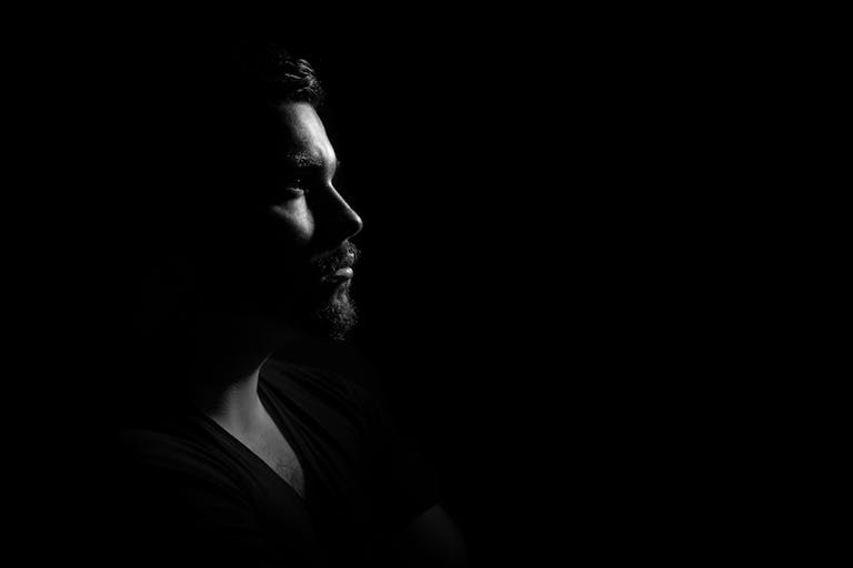 20 Tactics Narcissists Use On You So You Don’t Leave